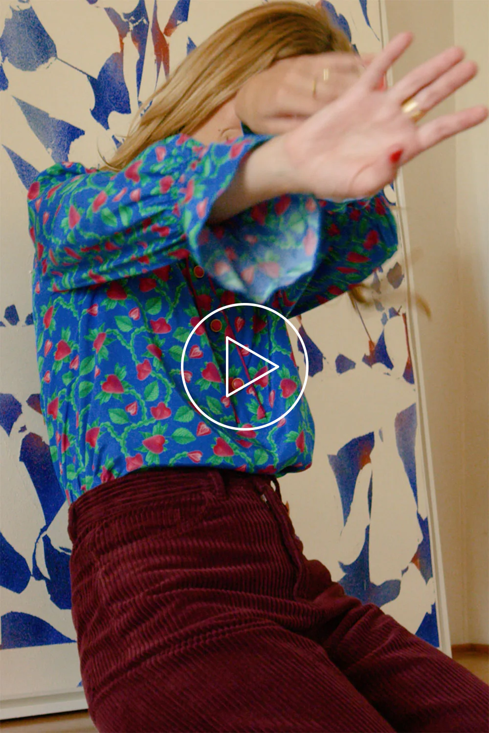 Blouse Flamboyante Fraises Volantes Bleu - Image 5
