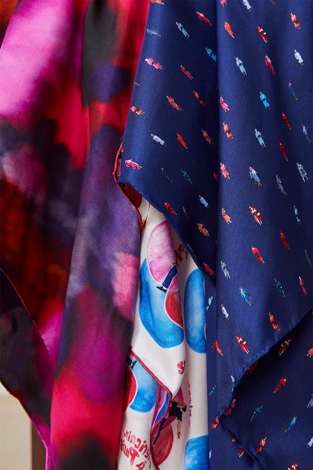 Foulard en Soie Reine Elisabeth Bleu - Image 7